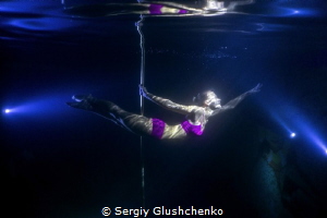 Pole-dancing by Sergiy Glushchenko 
